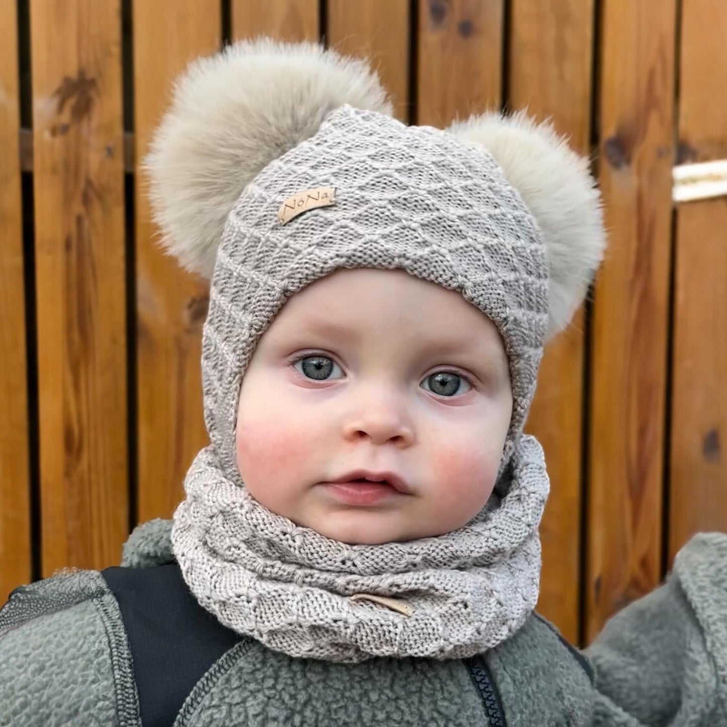 Rún húfa með 2 dúskum beige
